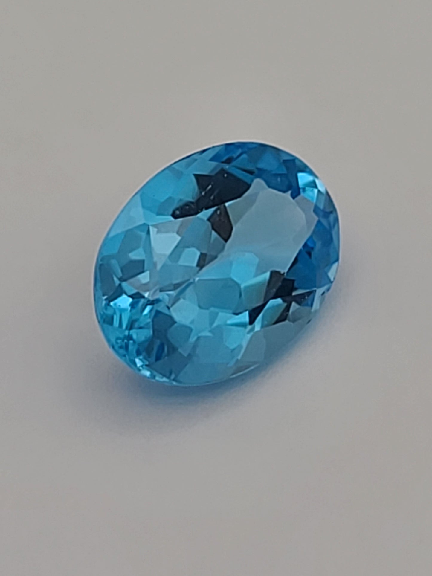 6.95ct ETW Swiss Blue Topaz Gemstone - Oval Cut