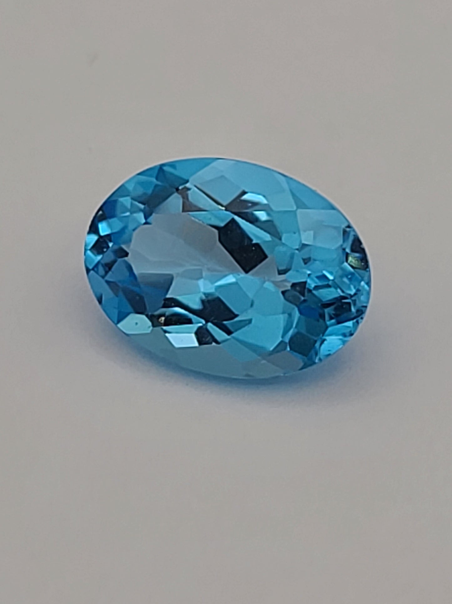 6.95ct ETW Swiss Blue Topaz Gemstone - Oval Cut