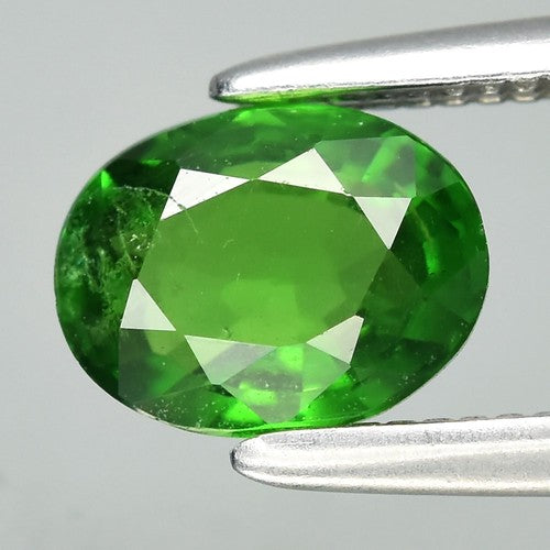 0.69ct ETW Earth-Mined Green Tsavorite Garnet – Oval Cut, Unheated - DISCOUNTED