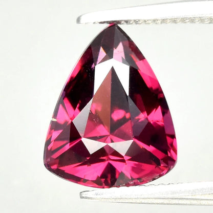 2.19ct ETW Pinkish Purple Rhodolite Garnet Gemstone – Trillion Cut