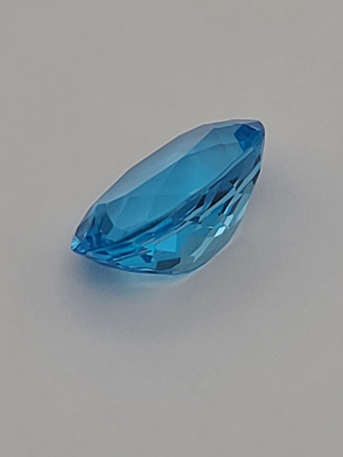 6.95ct ETW Swiss Blue Topaz Gemstone - Oval Cut