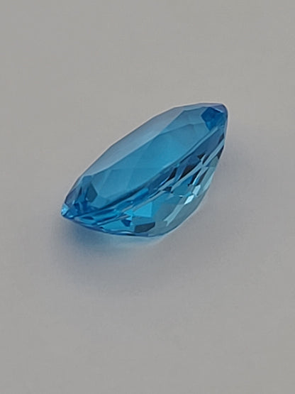 6.95ct ETW Swiss Blue Topaz Gemstone - Oval Cut