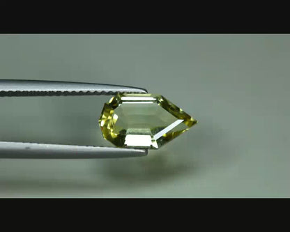 2.06ct ETW Earth-Mined Yellow Heliodor Beryl – Fancy Cut, Unheated